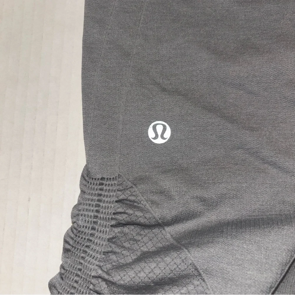 Lululemon In The Flow Crop II Leggings Grey Seamless‎ Women’s Size 6